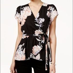 LILY BLACK JUNIOR’S FLORAL PRINT WRAP TOP XL